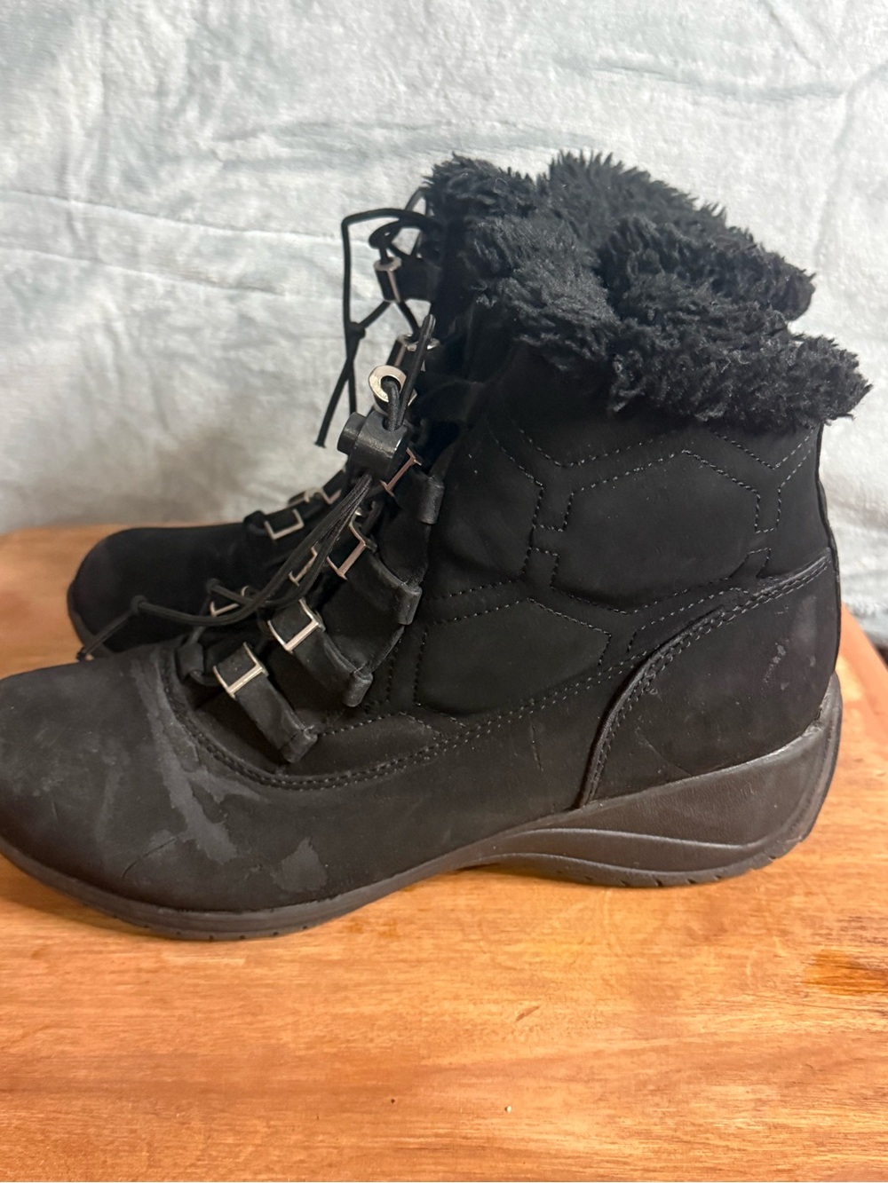 Khombu Women's Alexa Black Faux-Fur Lined Lace-Up Winter Ankle Boots